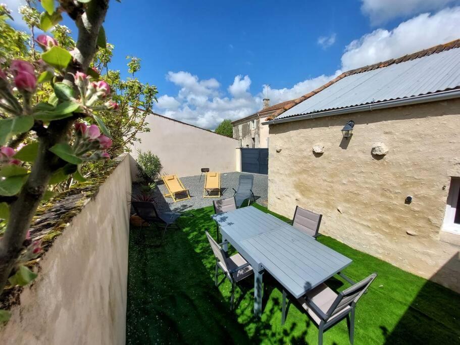 La Maisonnette Du Marais Fontaines  Экстерьер фото